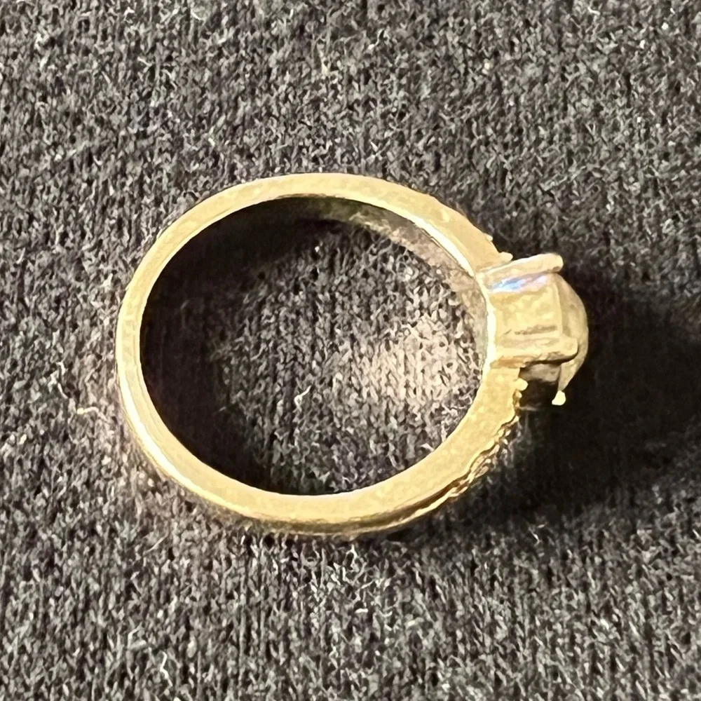 Golden Ring with Gemstones Size 7 NWOT